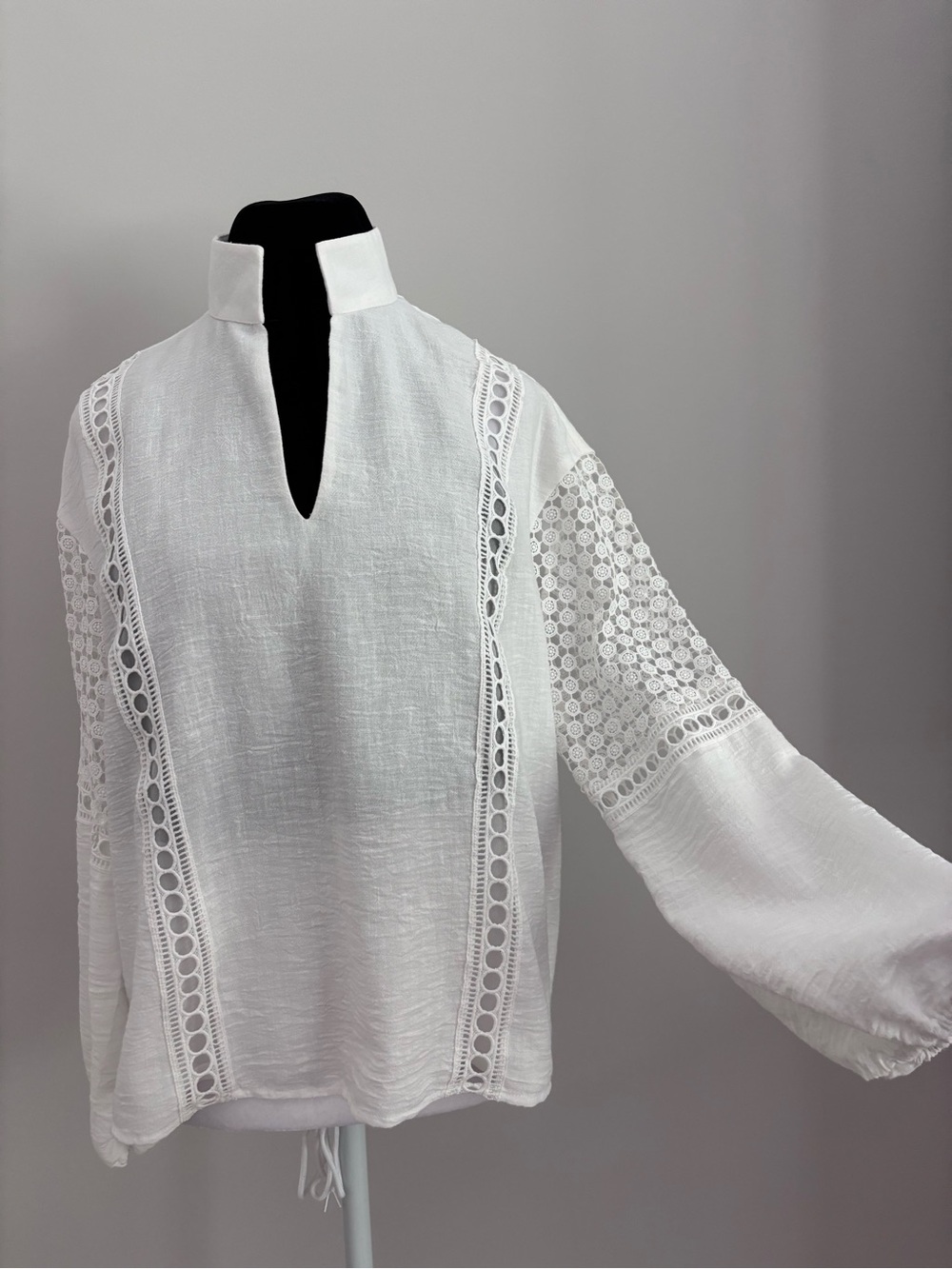 TUCKERNUCK Eyelet Jane Blouse White Crochet Resortwear Women’s Size L LIKE NEW - Picture 3 of 13